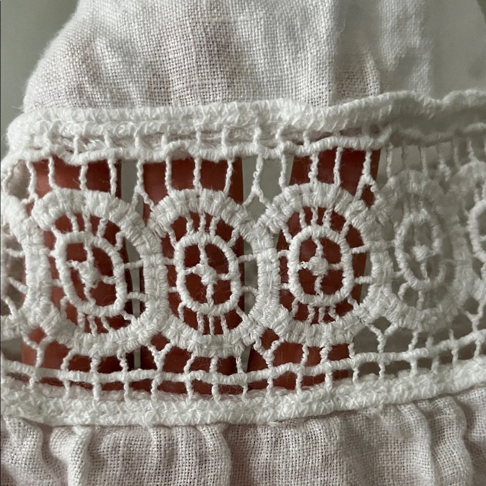 Elegant White Lace Detail dress - Picture 3 of 8